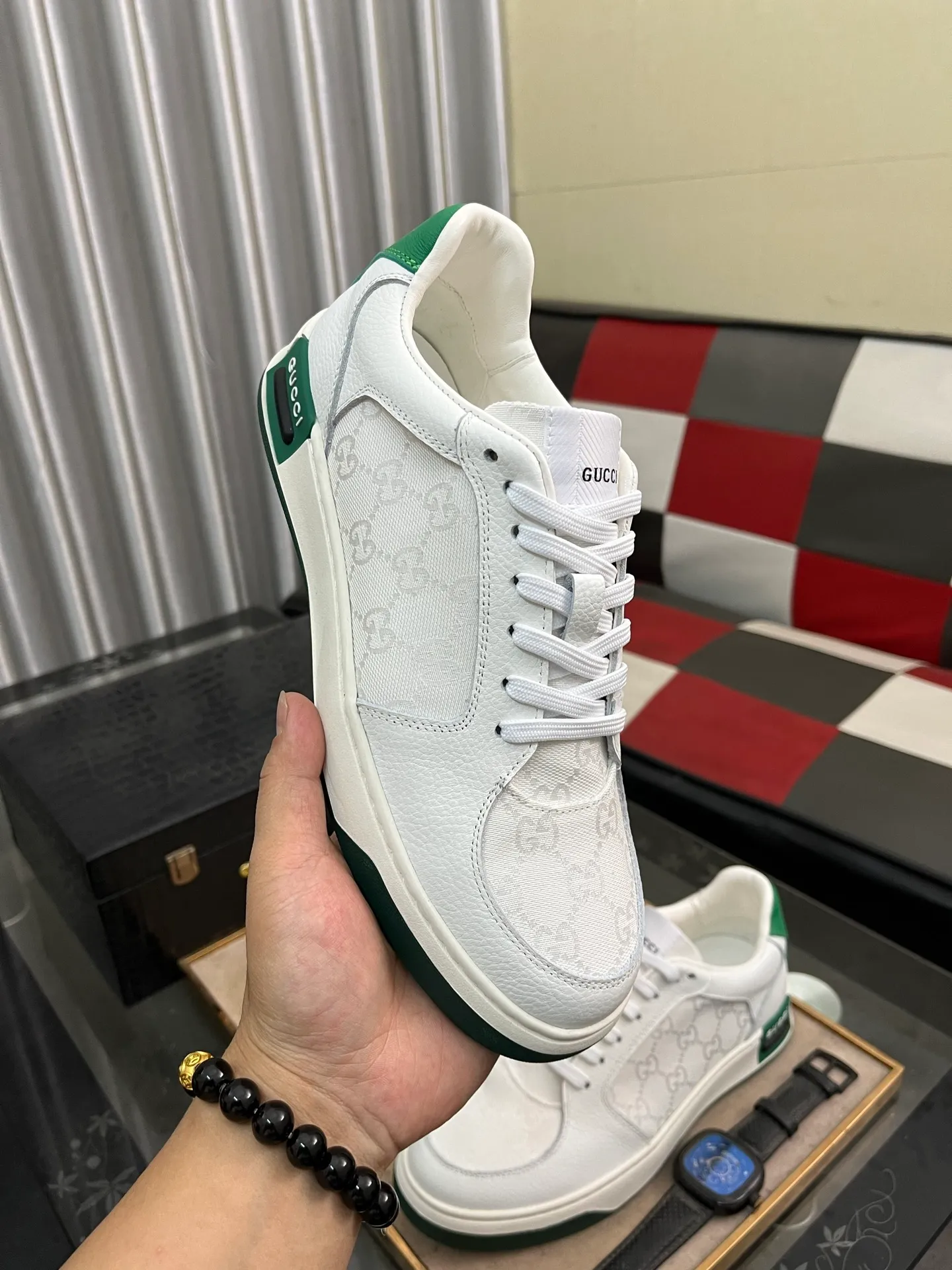 Men's shoes💰420⌚️⌚️[GUCCI] Gucci men's casual shoes are absolutely popular🔥The ultimate matching item for trendy men! The charm of super texture is unstoppable. This is the main recommendation. The upper is made of high-quality cowhide, with pig lining feet and wear-resistant rubber sole. It is noble and elegant! Extremely comfortable🎁🎁You can be as handsome as you want💪 Available in sizes 38-44 and 3️⃣colors